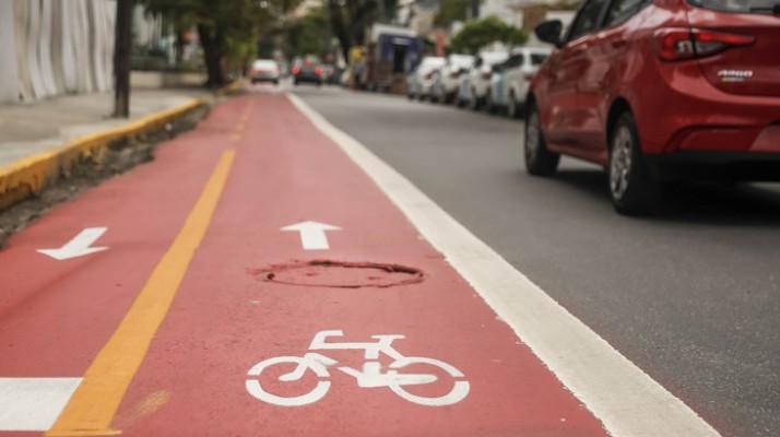 O objetivo é entregar 100 km de ciclofaixas e ciclovias no município, nos próximos quatro anos