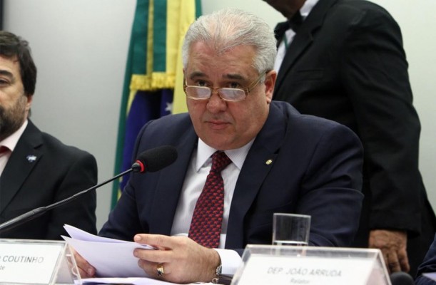 O deputado Augusto Coutinho (Solidariedade-PE) fará uma sessão para solicitar esclarecimentos ao Ministério da Saúde sobre a possível relação dos casos  com o saneamento básico