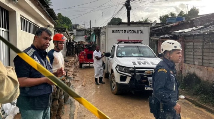 Sobe o número de mortes em decorrência das fortes chuvas no Grande Recife
