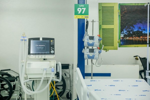 Quando os equipamentos estiverem instalados, a capital passa a ter 300 leitos de UTI nos hospitais de campanha
