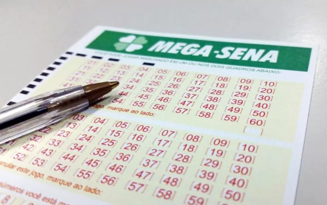 As apostas podem ser feitas até as 19h, em qualquer lotérica do país ou pela internet, no site da Caixa Econômica Federal