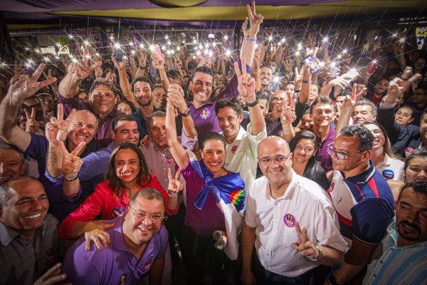 Além da militância e eleitores, o prefeito de Caruaru, Rodrigo Pinheiro e o deputado federal, Daniel Coelho acompanharam a candidata