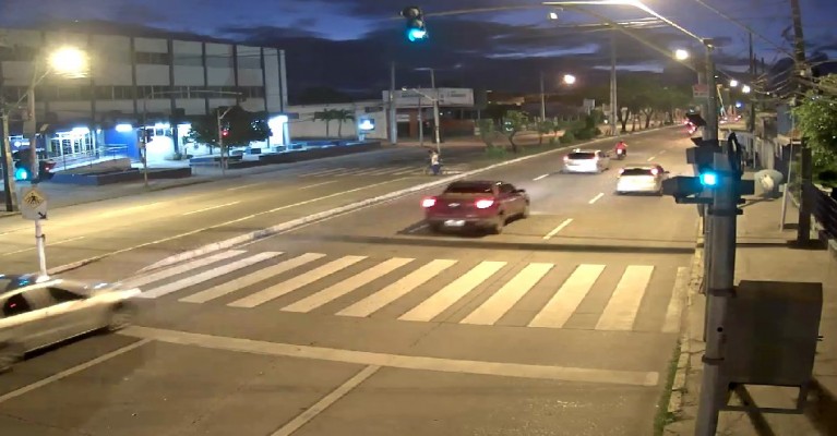 Com a mudança, uma faixa em cada sentido será invertida para permitir o giro à esquerda com um tempo a menos de semáforo