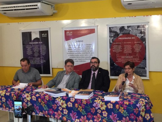 Familiares do pai do presidente da OAB, Felipe Santa Cruz, e grupos da sociedade  civil prometem ir à Justiça contra o presidente. 