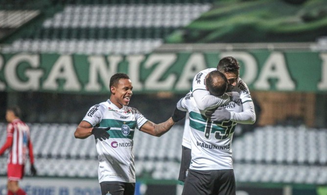 Coxa vence por 3 a 1 com gols de Léo Gamalho, Waguininho e Igor Paixão