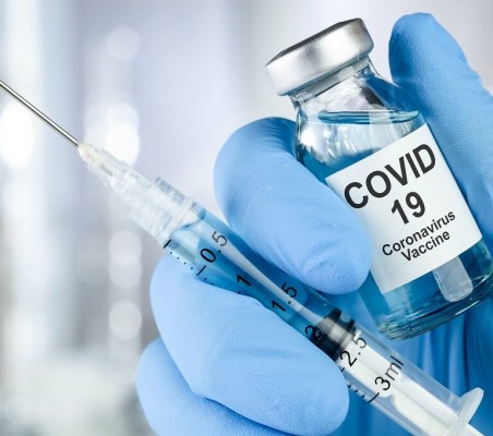 Reino Unido é o primeiro país a aprovar imunizantes da Pfizer contra a covid-19 e começa a aplicar nos próximos dias 