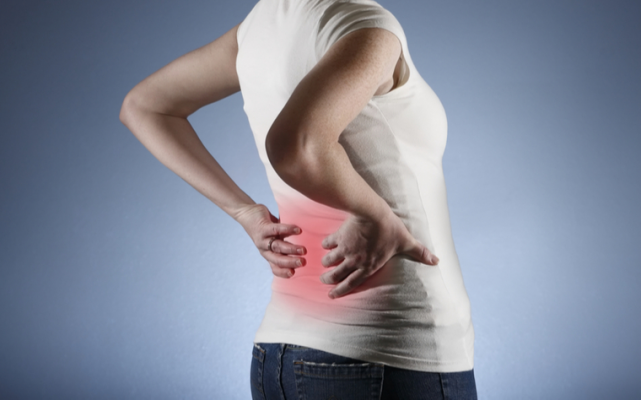 A má postura, inflamação ou mesmo hérnia de disco, são as causas mais comuns