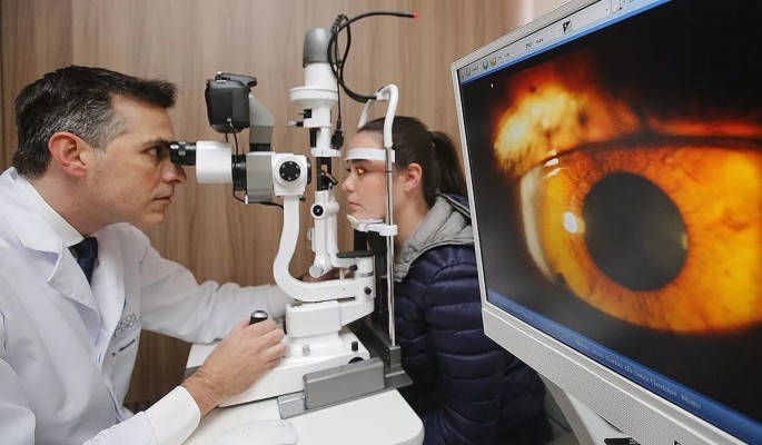 O relatório levou como base quatro tipos de exames para diagnóstico da doença disponíveis no SUS: biomicroscopia de fundo de olho, mapeamento de retina, retinografia colorida binocular e retinografia fluorescente binocular