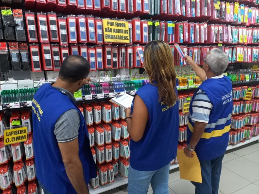 O Procon Recife alerta os consumidores para a importância de calcular e pesquisar a diferença de preço entre um mesmo item.