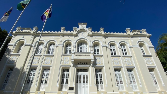 De acordo com a Câmara, atualmente, 90,1% das pessoas que trabalham na Câmara Municipal do Recife ocupam cargos em comissão