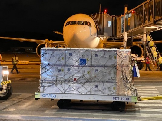 As 84 mil doses destinadas ao Estado desembarcaram no Aeroporto Internacional do Recife