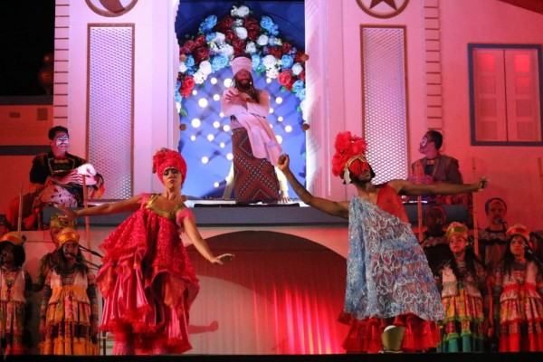Recife vai contar com espetáculos artísticos no teatro do parque, realizados de forma virtual. Nos dias 19, 20 e 25 de dezembro, as tradicionais freviocas vão desfilar pela cidade, com apresentações de pastoris, ao vivo