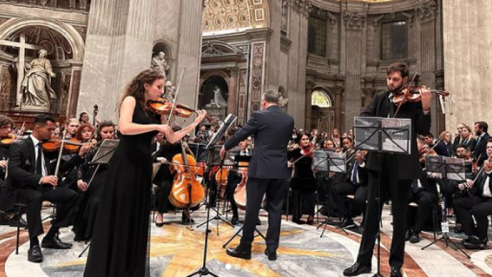 Músicos da orquestra, junto a artistas da Rússia, Ucrânia e Itália, realizam apresentações no Vaticano