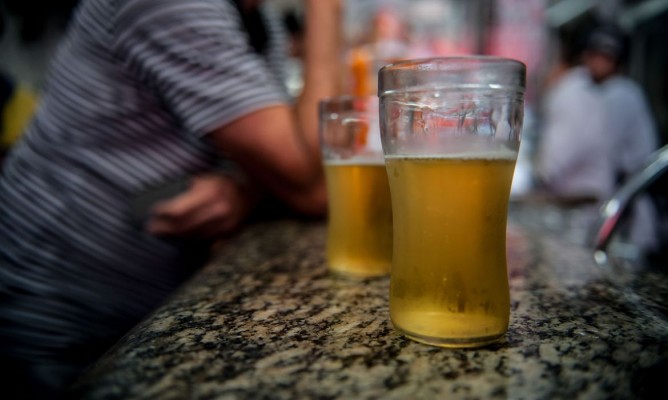 Pesquisa mostra que 55% da população brasileira têm hábito de beber