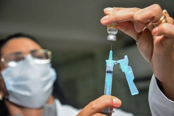 Em alguns locais também estará sendo disponibilizada a vacina contra a gripe.