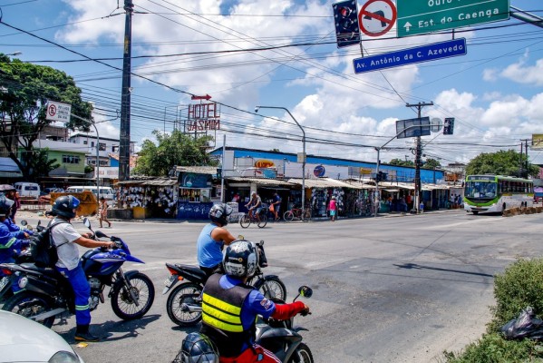Diariamente, cerca de 5.500 veículos trafegam pela Avenida Presidente Kennedy, em Olinda