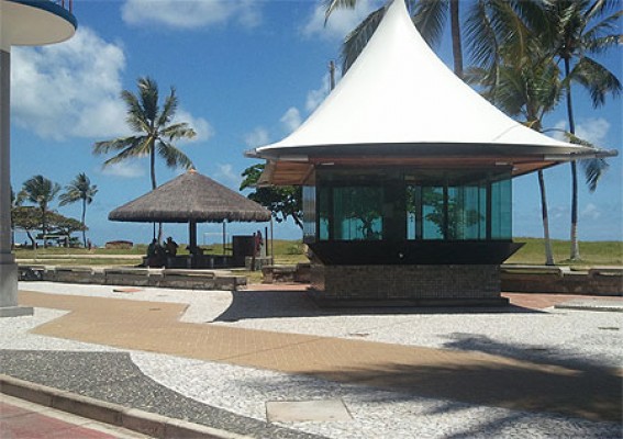 A feirinha da Pracinha de Boa Viagem também está autorizada a retomar as atividades. O banho de mar, também foi liberado pela Prefeitura do Recife