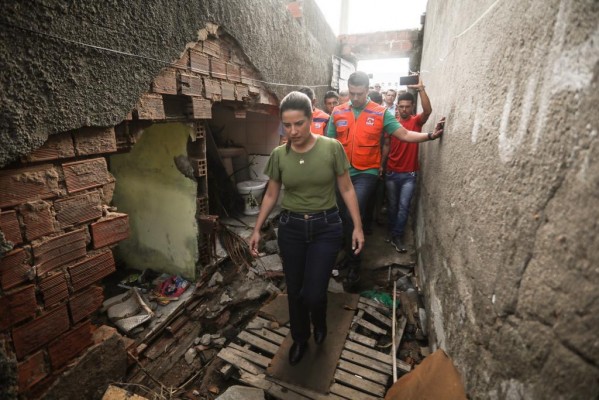 A gestora visitou as famílias desalojadas e viu de perto os estragos causados pelo temporal