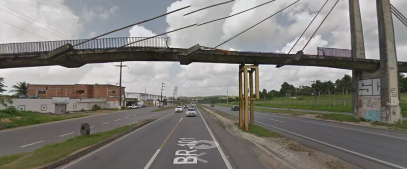 As passarelas estaiadas, situadas próximas às antigas Fábricas da Santista e da Leon Heimer, ficam entre o km 52,5 e o km 54,00 da rodovia