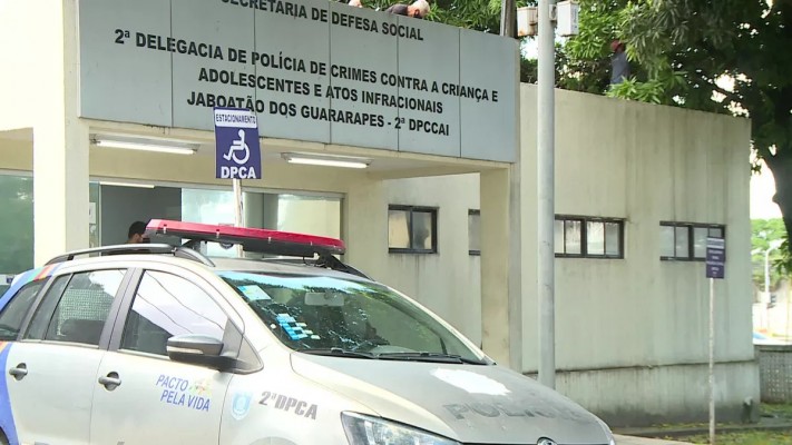 De acordo com a Polícia Civil de Pernambuco, testemunhas afirmaram que a mulher teria ingerido bebida alcoólica antes de bater na criança, que apresentou lesões no rosto, boca e pescoço