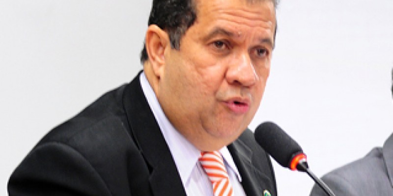 O predisente Carlos Lupi passou o comando do PDT no Recife para o deputado federal Túlio Gadelha