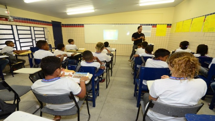 O economista Écio Costa também avaliou o reajuste e os investimentos na educação