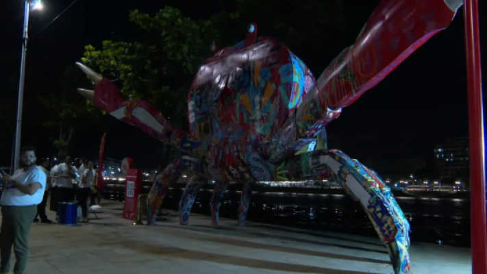 A escultura do “Caranguejo Gigante” ficará em exposição permanente às margens do rio Capibaribe