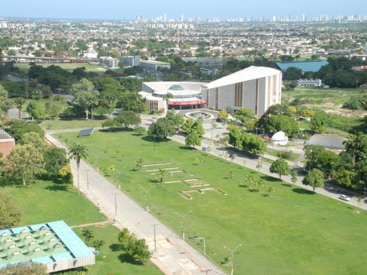 A seleção simplificada dispõe de sete vagas para o Colégio de Aplicação (CAp), no Recife, e para o campus Caruaru, com salários que variam de R$ 2.236,32 a R$ 5.831,21