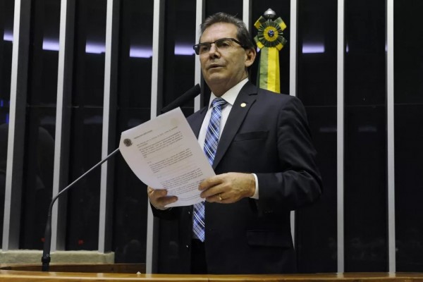 Paulinho da Força é presidente do partido de Marília Arres, o Solidariedade