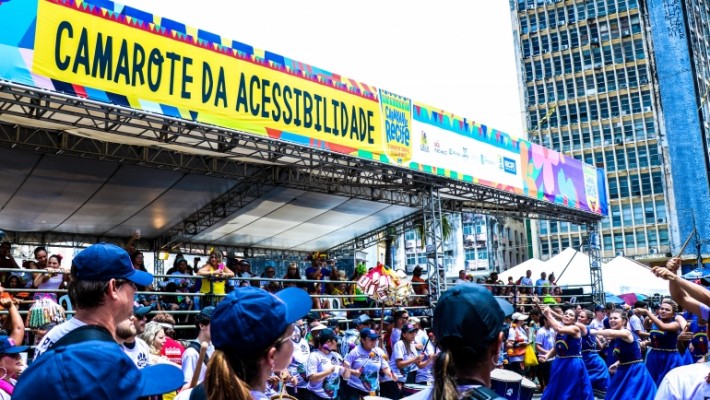 Este ano o principal e maior palco do Carnaval do Recife, deve receber pela primeira vez na história dos festejos de Momo o serviço de audiodescrição