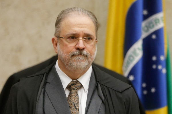 O procurador geral da República pede uma medida cautelar contra o TCE de Pernambuco, para suspender de imediato a resolução do órgão estadual, até o julgamento final.