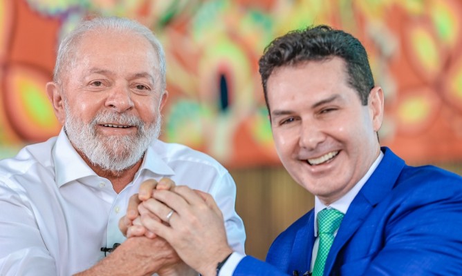 “Todo mundo fica feliz quando tem casa”, diz Lula