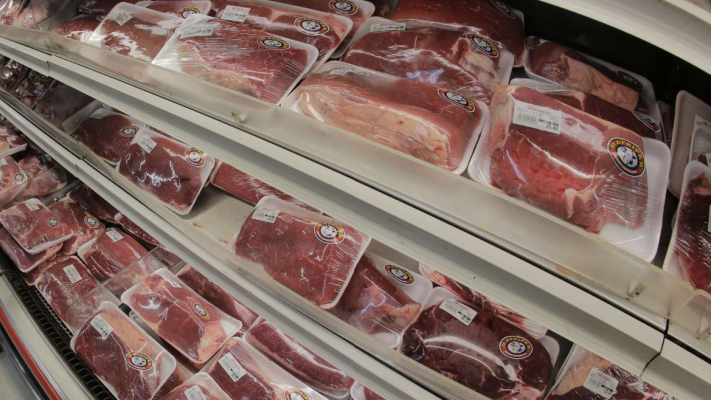 As opções para substituir a carne bovina são a carne suína e a de frango 
