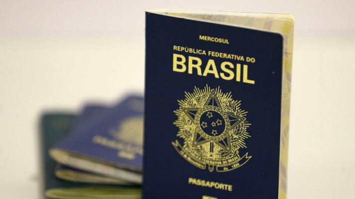 Para emitir um passaporte, é preciso pagar uma taxa de R$ 257,25