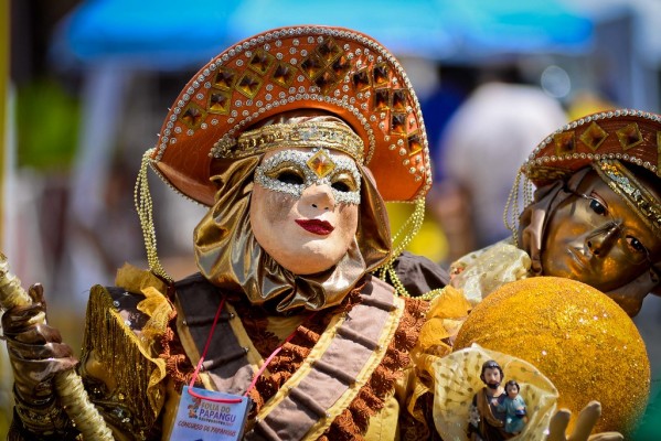 Além dos desfiles das máscaras e manifestações culturais a cidade recebe shows regionais e nacionais