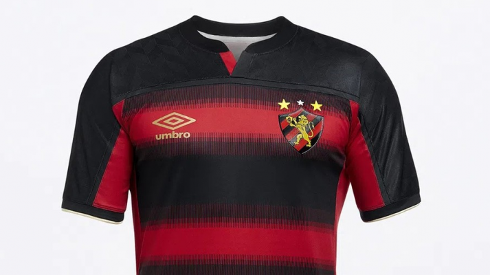 Seguindo as tradições do clube,  o uniforme tradicional um, o rubro-negro, apresenta listras horizontais, com o preto predominando
