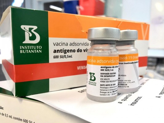 O governo do estado acredita que com a nova remessa será possível completar o esquema vacinal de quem aguarda na fila para tomar a Coronavac