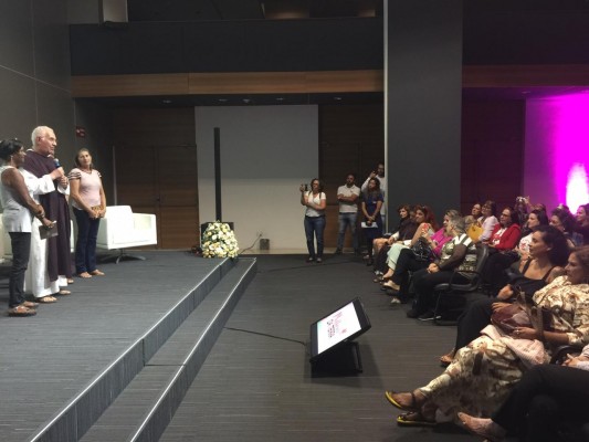 O evento contou com participação da repórter Bianka Carvalho, a economista Tânia Bacelar e a cantora Fafá de Belém.