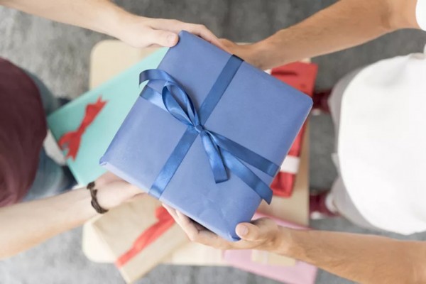 Mais de 60% das pessoas querem, sim, comprar presentes no fim de ano