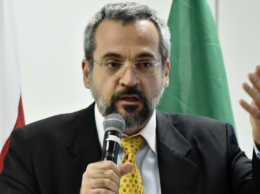 Um dos requerentes, o deputado Danilo Cabral (PSB), comentou que as afirmações do ministro fragilizam a relação de respeito com as universidades 