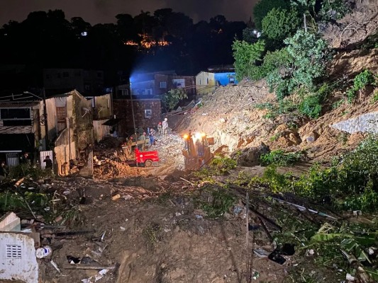 Três pessoas foram encontradas na Vila dos Milagres e outras três em Jardim Monteverde, onde os trabalhos de busca estão encerrados