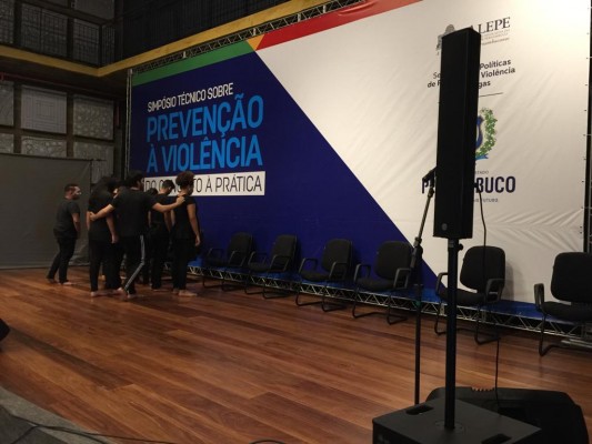 Especialistas em segurança pública de Pernambuco e de outras partes do país  se reúnem no Cais do sertão, no Recife para o Simpósio Técnico de Prevenção à Violência e às Drogas.
