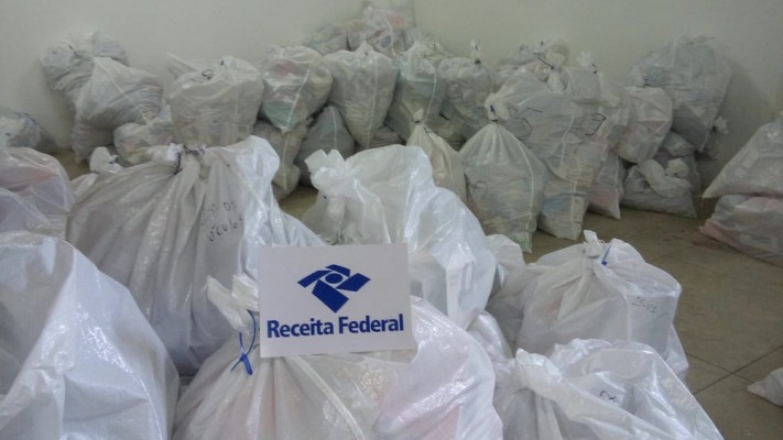 A Operação Mascates fecha o cerco contra mercadorias comercializadas irregularmente na região central do Recife.