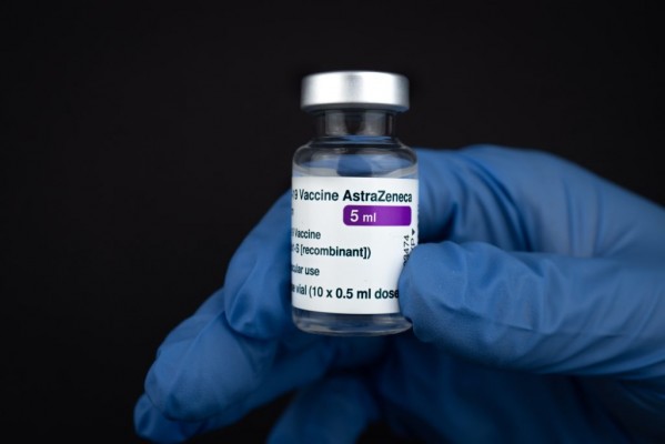  A pesquisa mostrou que o esquema triplo com o imunizante pode aumentar a presença de anticorpos neutralizantes contra a Ômicron em 2,7 vezes.