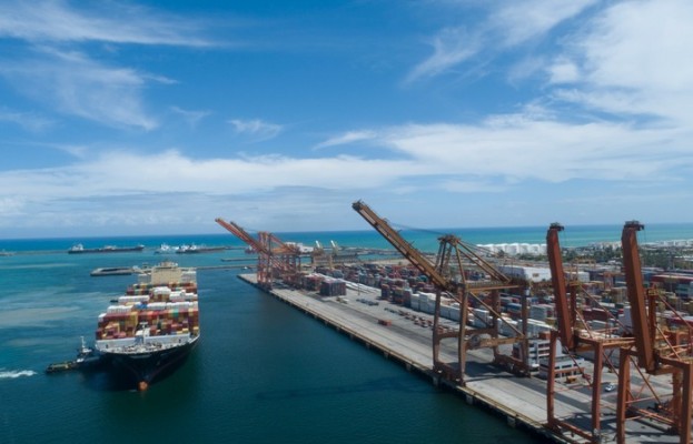 O porto de Pernambuco alcança 12,1 milhões de toneladas movimentadas e aumento de 7% nas atracações de navios, impulsionando a confiança no setor empresarial.