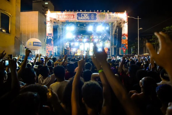 A proposta feita pela vereadora Cida Pedrosa busca homenagear o festival de música, que existe há quase 30 anos, trazendo grandes nomes para o Carnaval da capital pernambucana