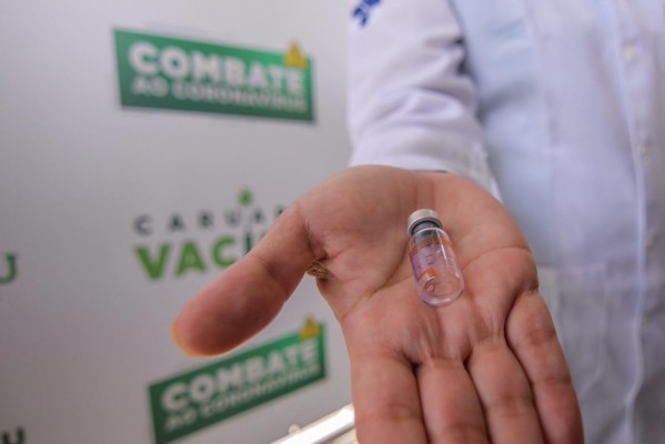 A prefeitura de Caruaru divulgou que foram imunizados 126 profissionais que estão atuando diretamente no enfrentamento da pandemia