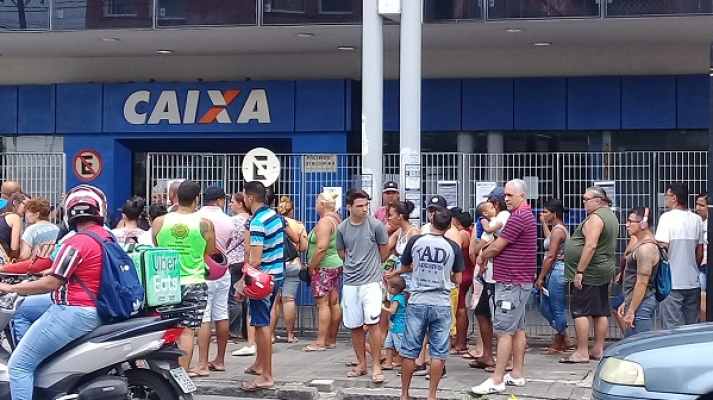 As cenas, que se repetem dia após dia, foram registradas em unidades do Recife e região metropolitana