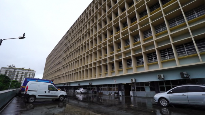 O caso foi confirmado horas depois do governo estadual anunciar a volta dos atendimentos de emergência no Hospital Getúlio Vargas