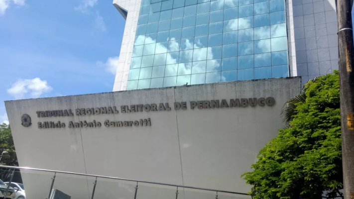 O Tribunal Regional Eleitoral de Pernambuco (TRE-PE) suspendeu a publicação em redes sociais de pesquisas falsas ou irregulares.